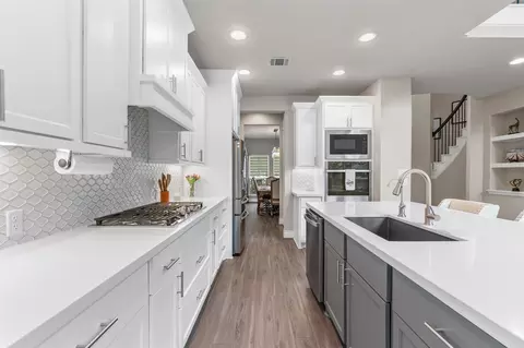Kitchen - 816 Heartleaf Dr, Leander, TX 78641 photo 3 of 4