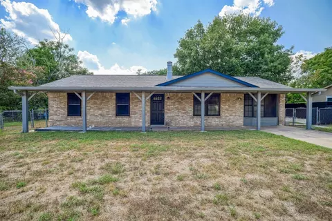 1037 Wilkes Cir, Smithville, TX 78957