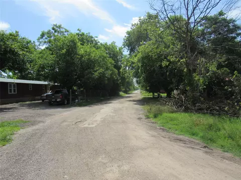 748 W Elm St, Bartlett, TX 76511 photo 6