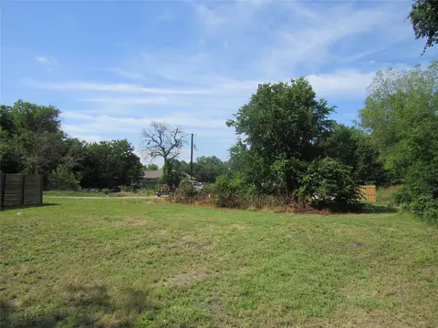 748 W Elm St, Bartlett, TX 76511 photo 5