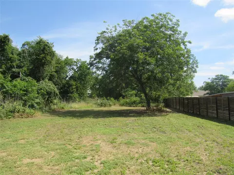 748 W Elm St, Bartlett, TX 76511 photo 2