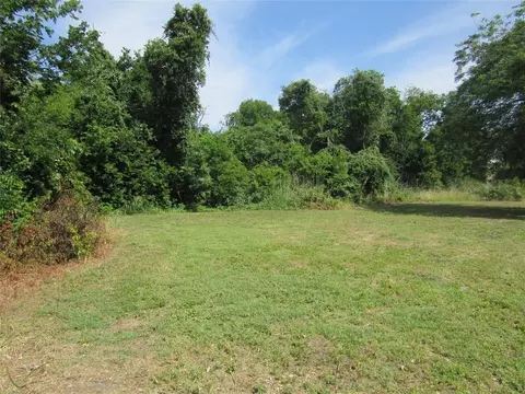 748 W Elm St, Bartlett, TX 76511 photo 3