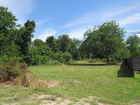 748 W Elm St, Bartlett, TX 76511