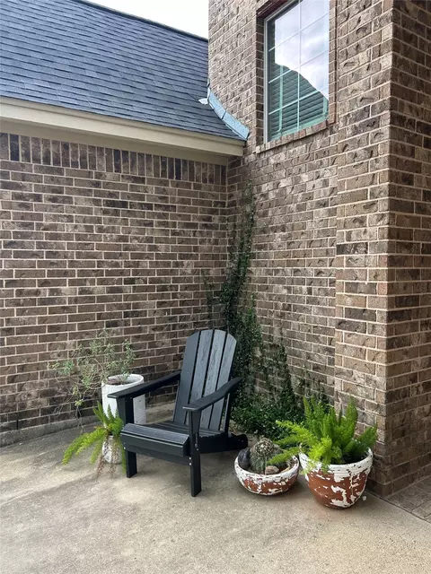 Exterior - 329 Flash Cir, Luling, TX 78648 photo 5 of 10