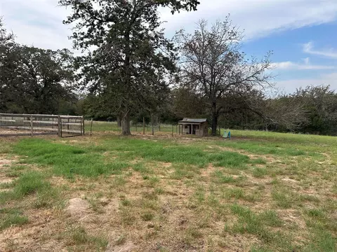Exterior - 329 Flash Cir, Luling, TX 78648 photo 8 of 10
