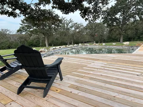 Exterior - 329 Flash Cir, Luling, TX 78648 photo 7 of 10