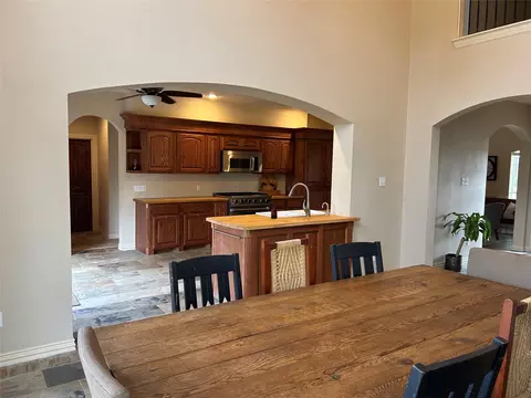 Kitchen - 329 Flash Cir, Luling, TX 78648 photo 2 of 6