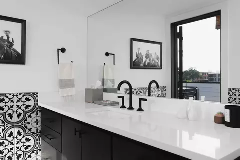 Bath - 1911 E 10th St, Austin, TX 78702 photo 5 of 5