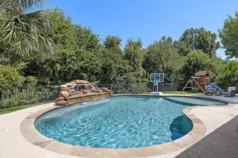 1515 Pinehurst Ln, Round Rock, TX 78664