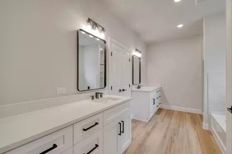 Bath - 116 Pine Point Cv, Elgin, TX 78621 photo 1 of 3
