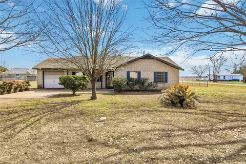 405 Lynch St, Smithville, TX 78957