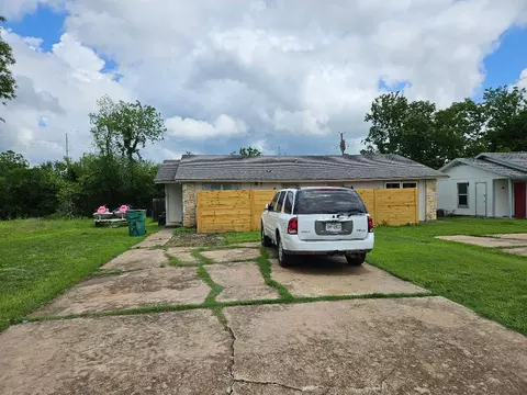 516 Lenora Dr, Taylor, TX 76574