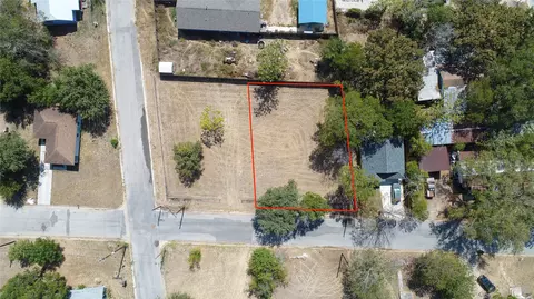 220 Daisy Ave, Luling, TX 78648 photo 2