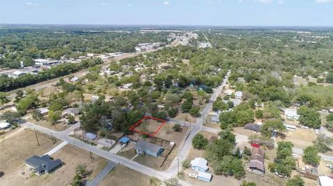 220 Daisy Ave, Luling, TX 78648 photo 3