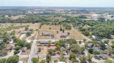 220 Daisy Ave, Luling, TX 78648 photo 4