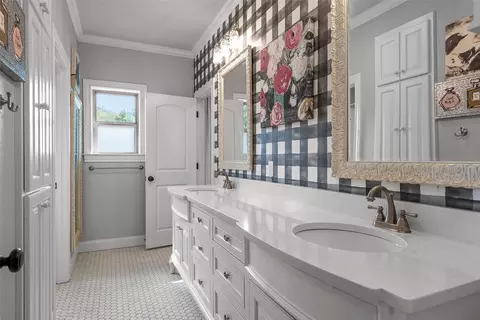 Bath - 14690 Chapel Rd, Lorena, TX 76655 photo 6 of 7