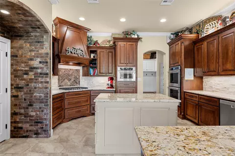 Kitchen - 14690 Chapel Rd, Lorena, TX 76655 photo 2 of 3