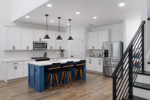 105 Greenspire Downs Dr, Hutto, TX 78634
