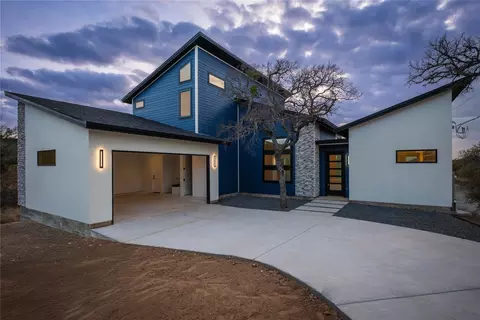 334 Lake Dr, Buchanan Dam, TX 78609