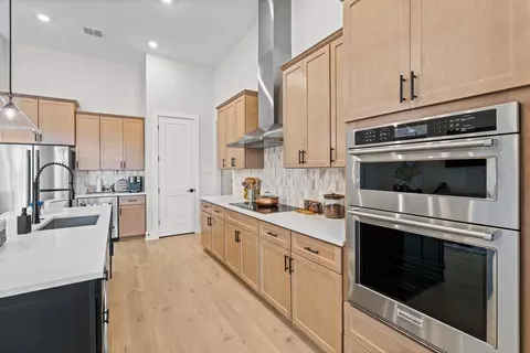 Kitchen - 313 E Luna Blue Ln, Jarrell, TX 76537 photo 2 of 2