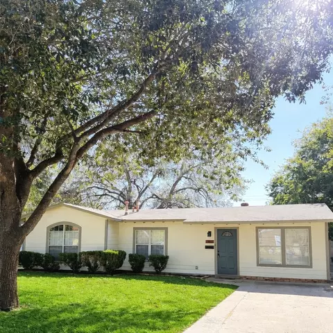1403 Alcoa Ave, Rockdale, TX 76567