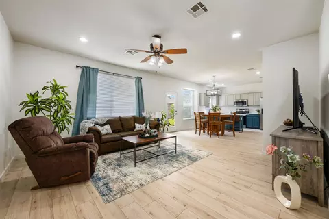 1104 Henderson Dr, Leander, TX 78641