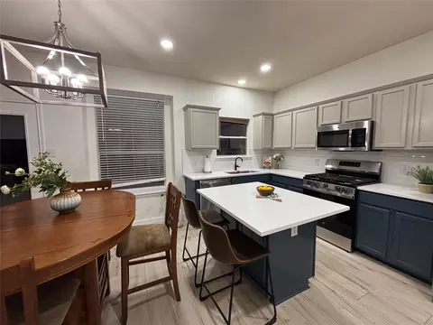 1104 Henderson Dr, Leander, TX 78641
