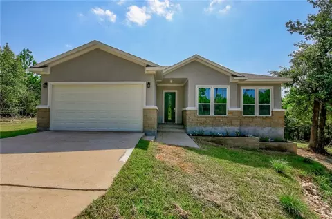 137 Lakeside Dr, Bastrop, TX 78602