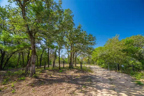 1247 Sand Hills Rd, Rosanky, TX 78953