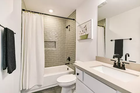 Bath - 1928 Varese Path, Leander, TX 78641 photo 4 of 4
