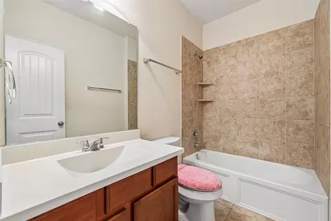 Bath - 328 Shale Cir, Buda, TX 78610 photo 4 of 4