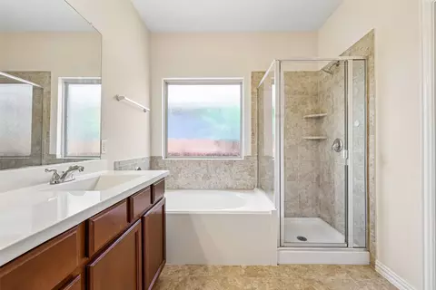 Bath - 328 Shale Cir, Buda, TX 78610 photo 1 of 4