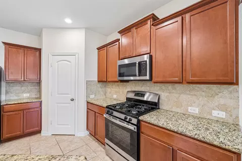 Kitchen - 328 Shale Cir, Buda, TX 78610 photo 3 of 4