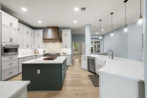 153 Mallard Cv, Austin, TX 78737