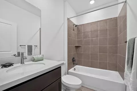 Bath - 1632 Lorant Ln, Pflugerville, TX 78660 photo 3 of 3