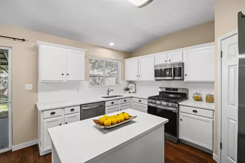 Kitchen - 161 Britni Loop, Kyle, TX 78640 photo 5 of 7