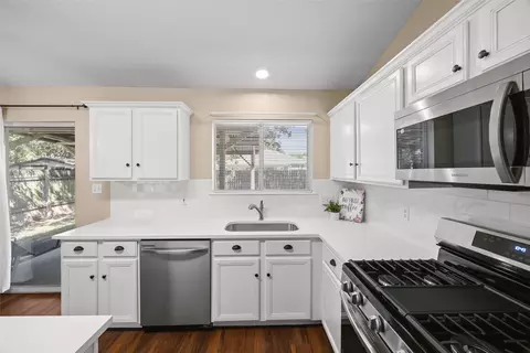 Kitchen - 161 Britni Loop, Kyle, TX 78640 photo 6 of 7