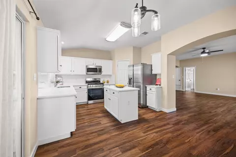 Kitchen - 161 Britni Loop, Kyle, TX 78640 photo 3 of 7