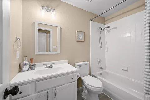 Bath - 161 Britni Loop, Kyle, TX 78640 photo 3 of 3