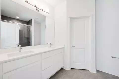 Bath - 458 Orleanian Dr #A, Buda, TX 78610 photo 2 of 4