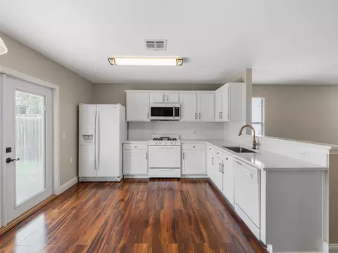 5220 Hutchinson Dr, Austin, TX 78723