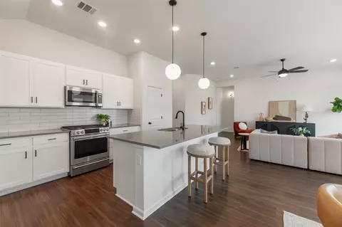 Kitchen - 154 Sequoia Dr, Kyle, TX 78640 photo 3 of 4