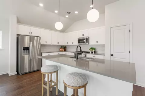 Kitchen - 154 Sequoia Dr, Kyle, TX 78640 photo 4 of 4