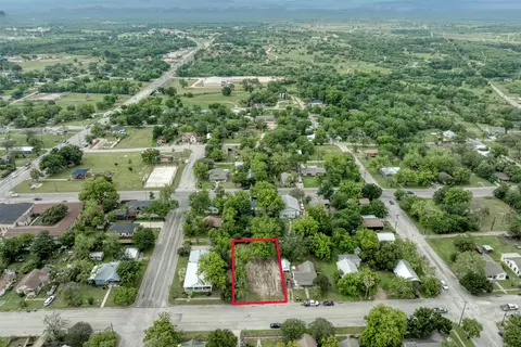 809 E Fannin St, Luling, TX 78648 photo 11