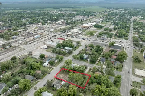 809 E Fannin St, Luling, TX 78648 photo 15
