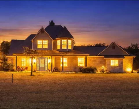 913 County Road 220, Florence, TX 76527