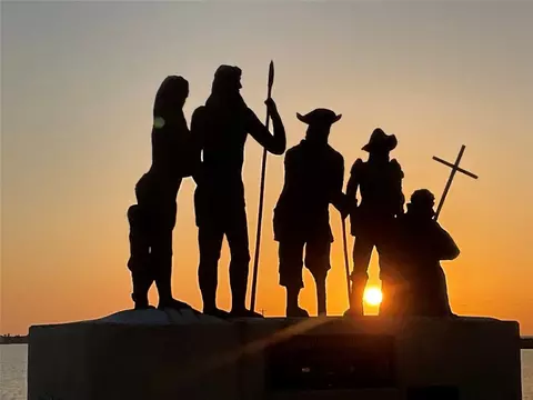 322 Whispering Woods Dr, Rockport, TX 78382