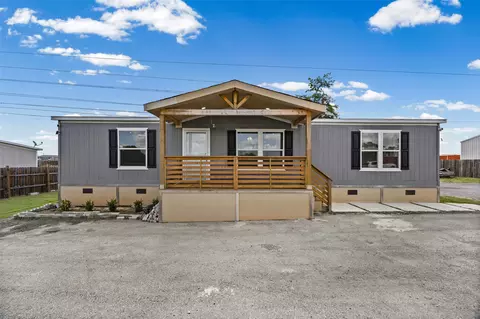 109 Zacate St, Elgin, TX 78621 photo 2