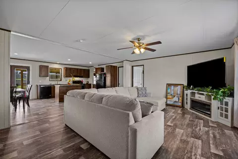 109 Zacate St, Elgin, TX 78621 photo 8