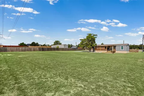 109 Zacate St, Elgin, TX 78621 photo 6